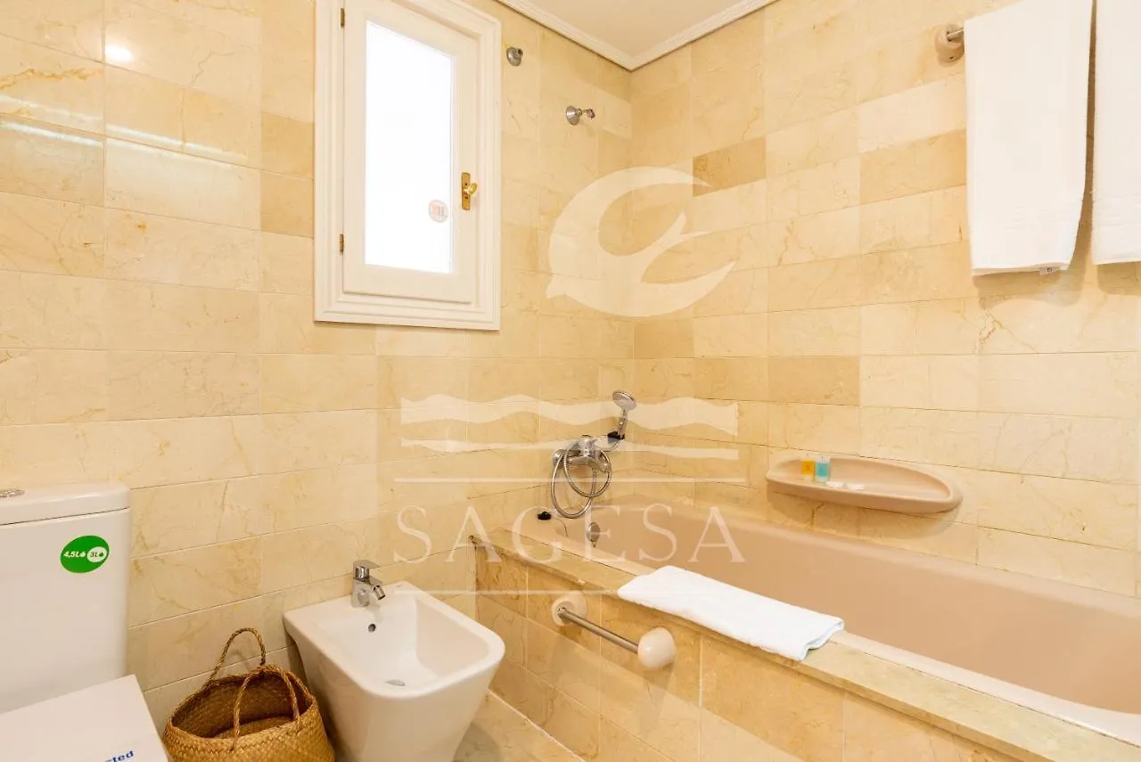 1015 - Jardines Golondrinas - Three Bedrooms Apartment Lake View