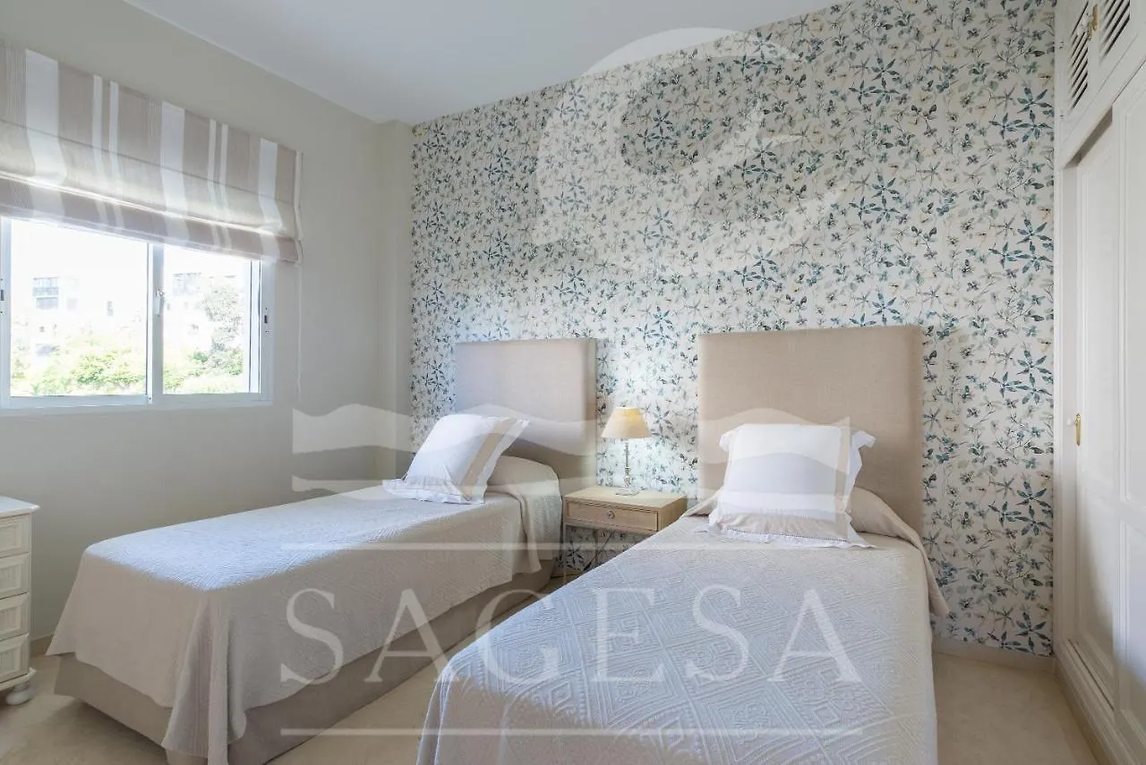 1015 - Jardines Golondrinas - Three Bedrooms Apartment Lake View 0*, Marbella Spain