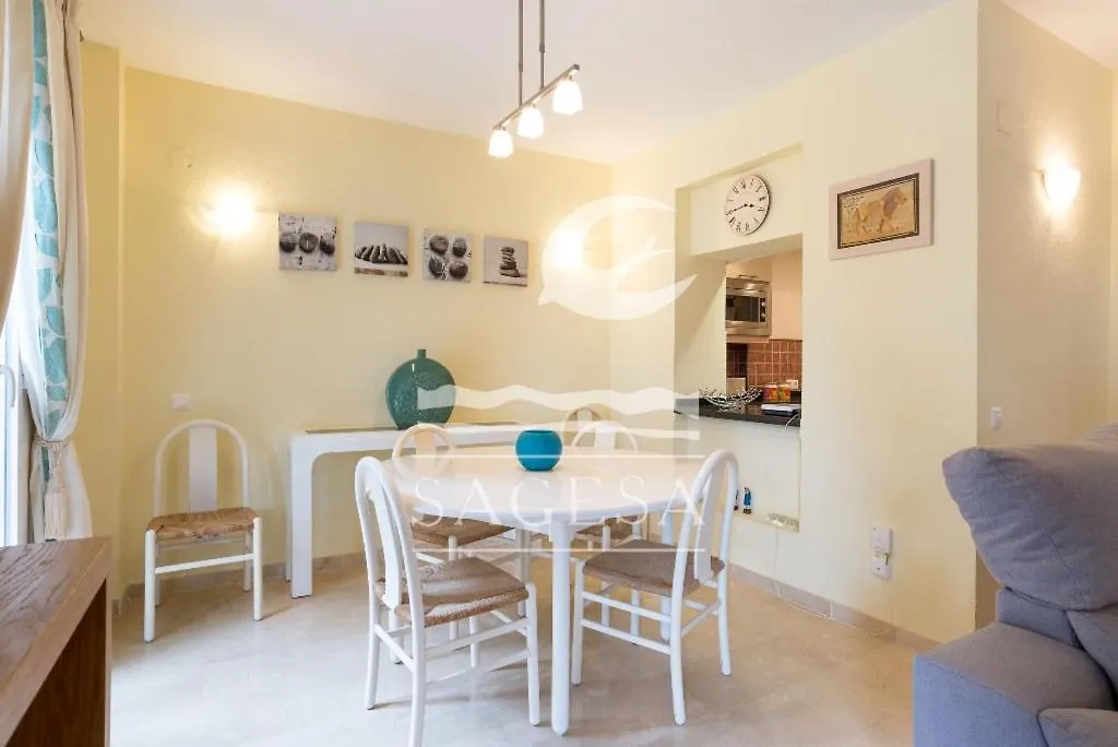 1015 - Jardines Golondrinas - Three Bedrooms Apartment Lake View Marbella